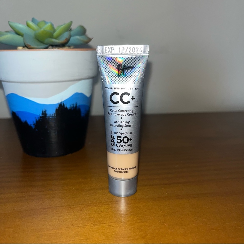 IT Cosmetics // CC Cream SPF 50+ Travel Size (0.406 oz) “Light” Shade